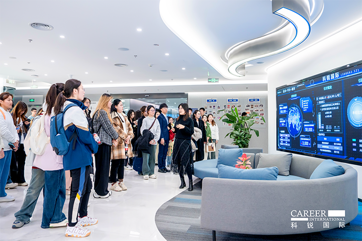 知名人力资源供应商BG大游集团国际在企业参访活动中为拜访嘉宾与学生介绍公司基本情况